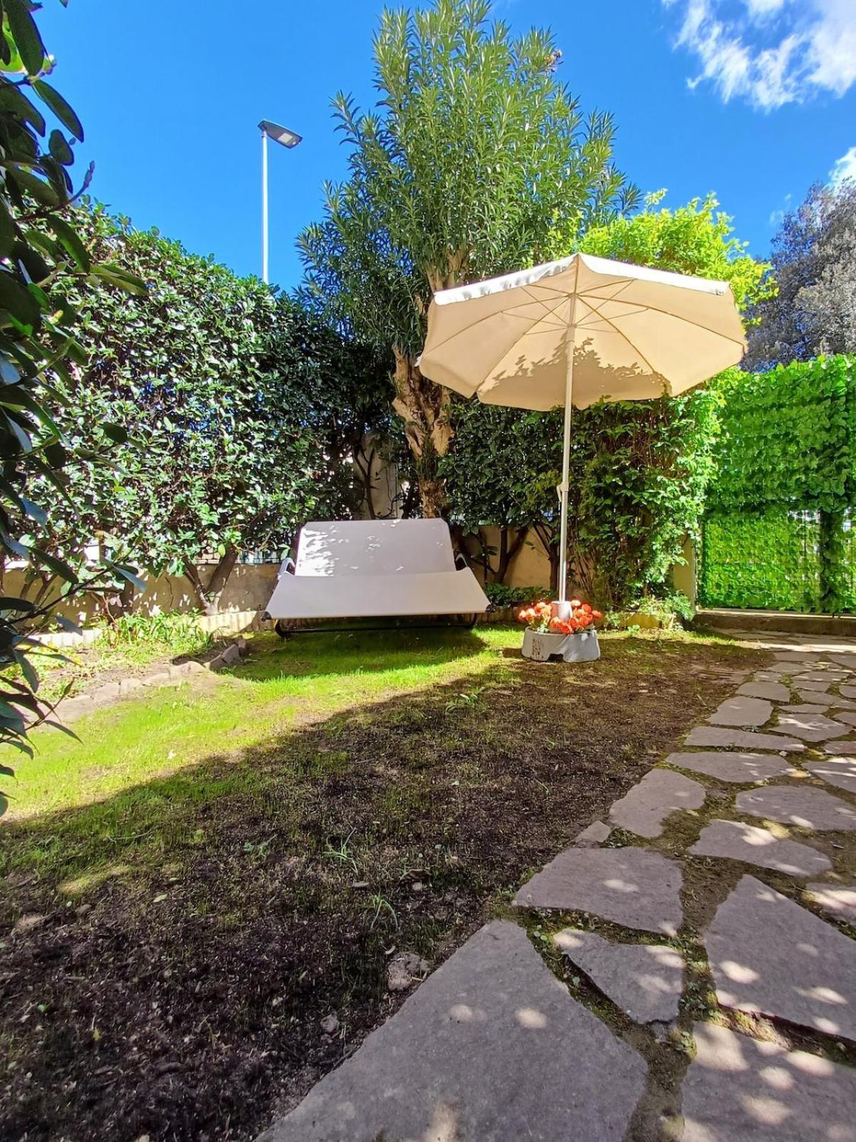 Comodo Con 2 Giardini E Vasca Idromassaggio *