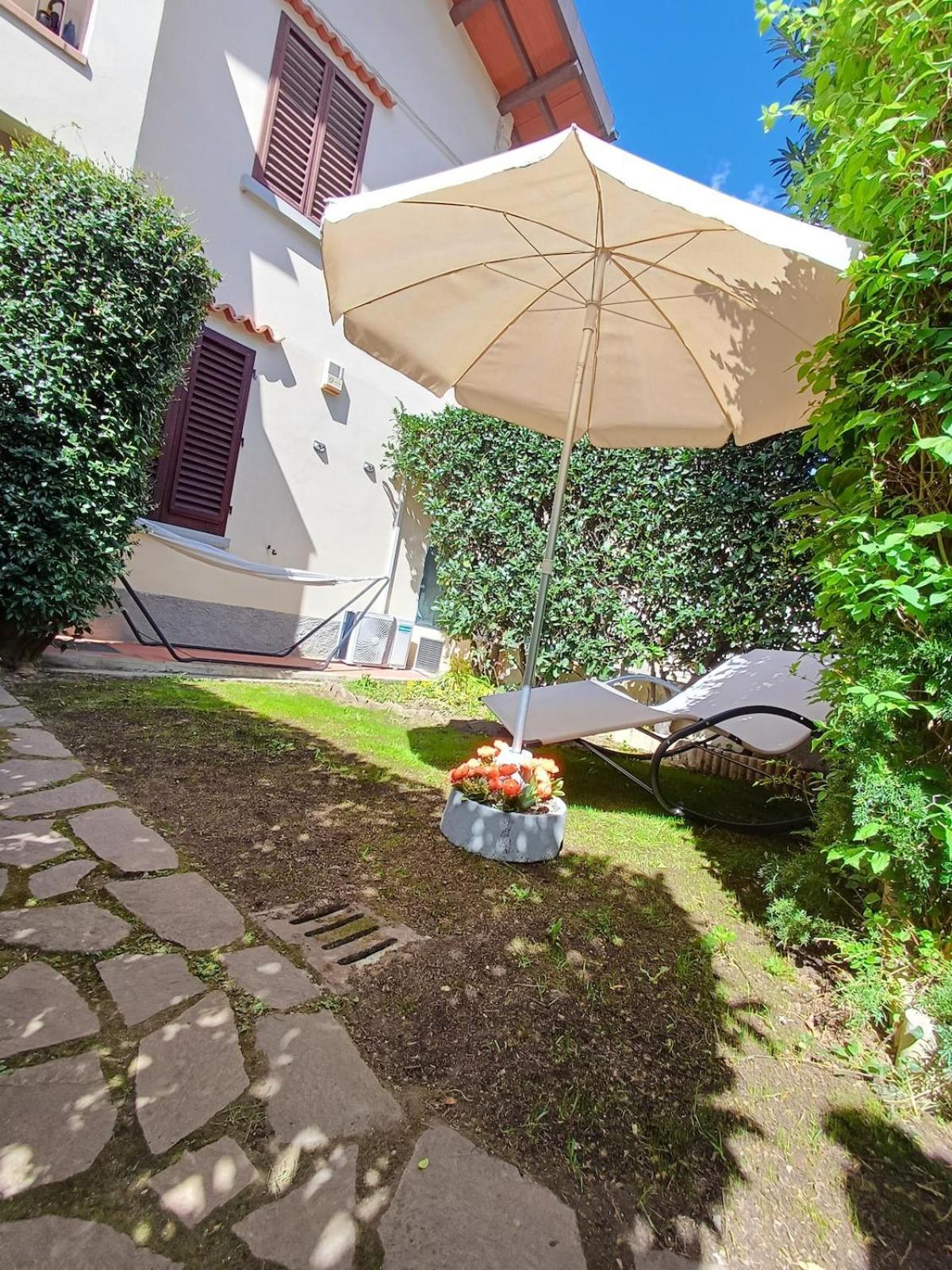 Apartamento Comodo Con 2 Giardini E Vasca Idromassaggio